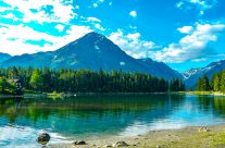 Arni, die sonnige Bergterrasse auf der Westseite des Urner Reusstals, gehört zu den schönsten Ausflugsorten im Kanton Uri. Herzstück ist der Arnisee auf 1368 m über Meer.