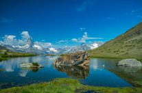 Der Stellisee ist ein Bergsee in der Nähe von Zermatt