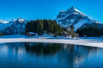 Wandern im Winter Der 3 km lange Winterwanderweg beim See bietet für Wanderer und Schneeschuhläufer einmalige Erholung in der Berglandschaft.