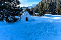 Schneekirche  am  Arnisee