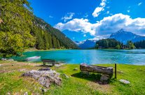 Obwohl es sehr gerade in Sommermonaten überaus verlockend wäre, sich in dieser traumhaften Urner Bergwelt ein Bad zu gönnen, ist das Baden im Arnisee nicht erlaubt