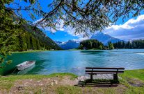 Den bekannten Urner Bergsee erreicht man direkt in sechs Minuten mit der Lutfseilbahn vom Dorf Intschi, oder von Amsteg