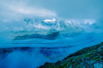 Der Grosse Aletschgletscher ist der flächenmässig grösste und längste Gletscher der Alpen.