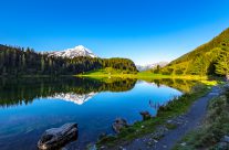 Er befindet sich auf 1409 Meter über Meer und kann in etwa 20 Minuten zu Fuss umrundet werden. Der See wird vor allem im Sommer oft als Abkühlung genutzt.