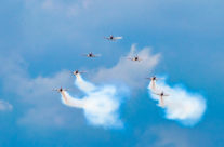 Flugshow mit dem PC 7 Team der  Luftwaffe  in  Sitterdorf